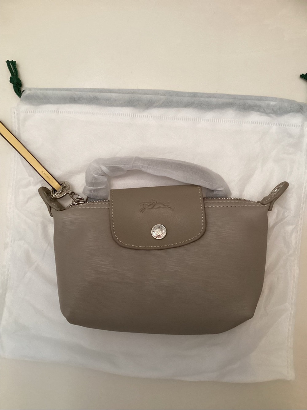 Longchamp small crossbody bag in beige taupe - Picture 3 of 8